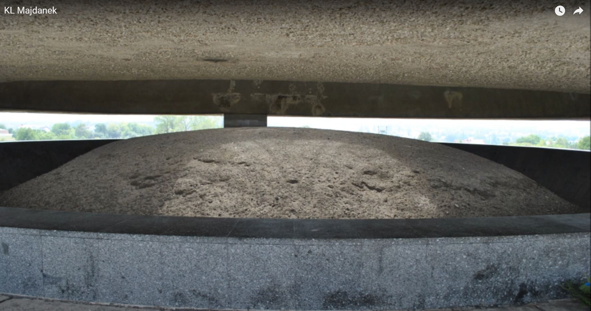 erosion inside the bone dirt pile at Maj.JPG